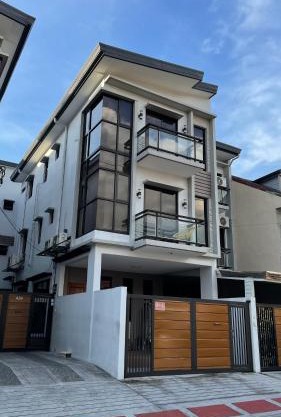 Modern Eclectic Townhouse in Diliman Quezon City