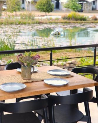 Modern Family Golf Lodge in Winelands Paradise