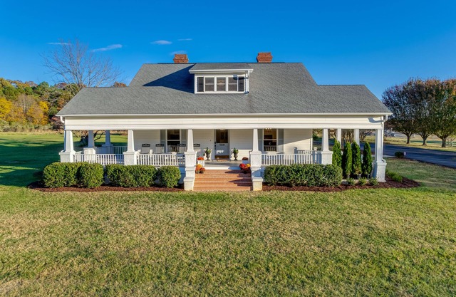 Modern Farm House At The Monroe Executive Airport!