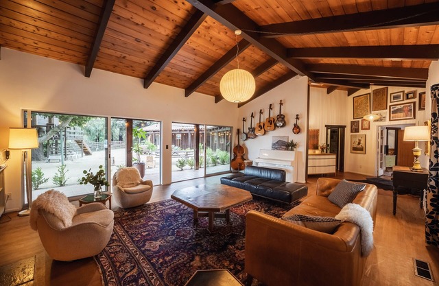 Modern Farm House- Spacious, Family-Friendly Indoor/Outdoor Living!