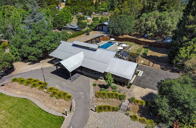 Modern Farmhouse In Combsville Napa