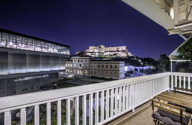 Modern flat in the grounds of Acropolis monuments -Armonia-