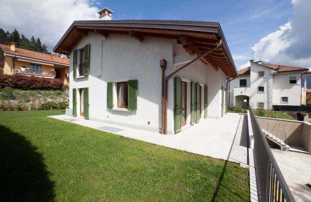 Modern furnished 3½-room apartment with terrace & large garden