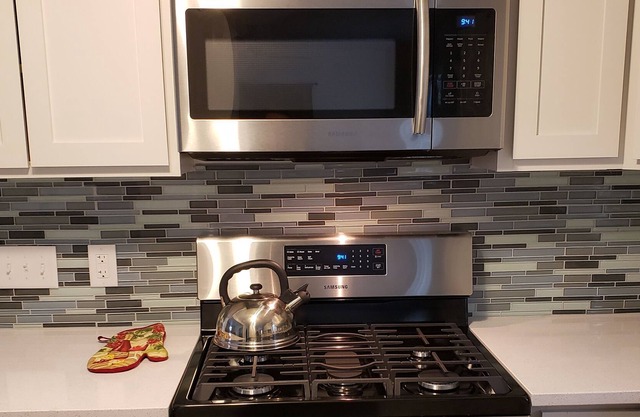 MODERN GEM, CLOSE TO DOWNTOWN VALPO AND VU, DUNES AND BEACHES