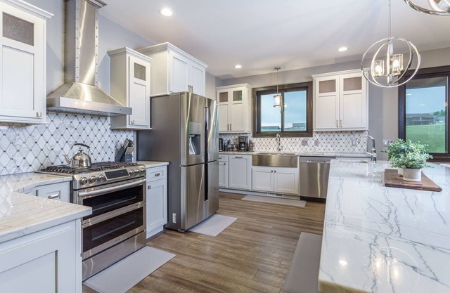 Modern Golf Course Retreat (5 bedroom home with hot tub)