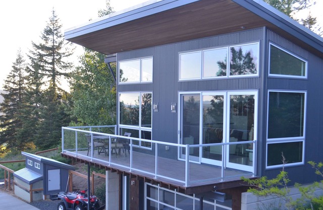 Modern Guest House with Panoramic Lake and Palouse Views