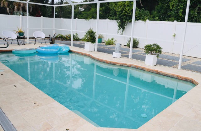 Modern Heater pool house tampa. Close to the park and zoo