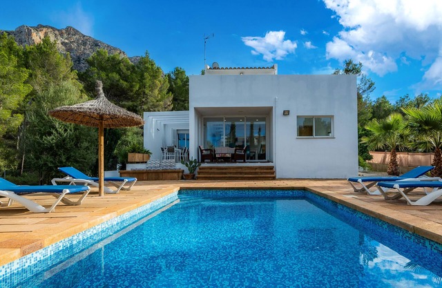 Modern holiday home with pool - Casa Miquel-Betlem