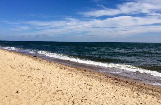 Modern Home, 5-Star Reviews. Walk to Priv Beach, Shops, Dining, Mini-Golf, More!