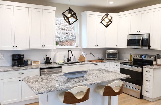 Modern home with sweeping views of Lookout Mountain just 5 miles from downtown