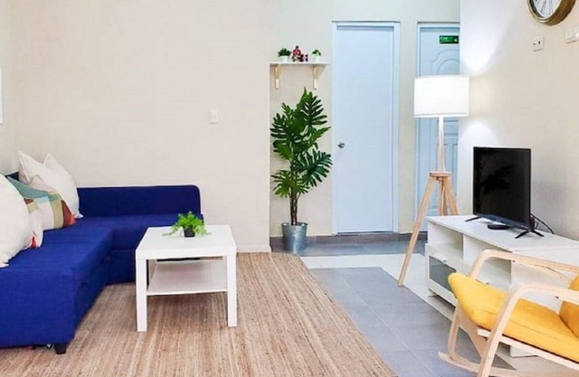 Modern & Homey Condo-Close to Centre+Fee parking