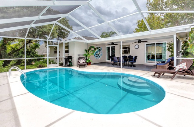 Modern House, Heated Pool, Fenced, Beaches, Relax