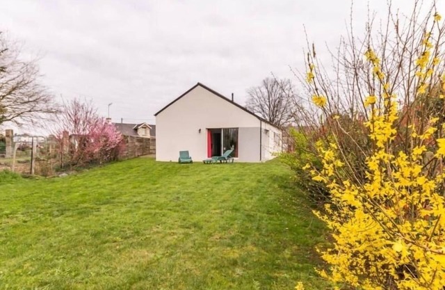 Modern House with Garden, Near Nantes - 3 Bedrooms, Wifi, Baby Equipment, Enclosed Garden