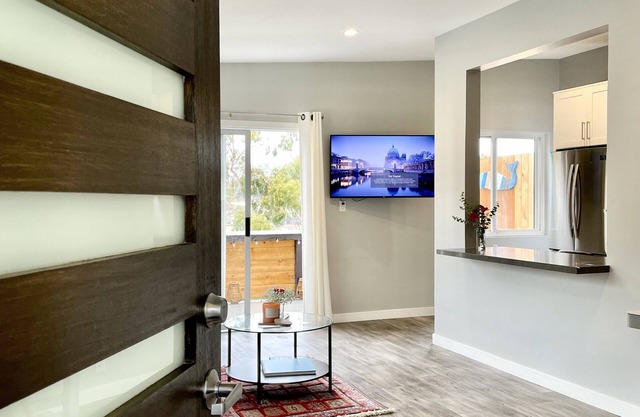 Modern, IN DOWNTOWN Laguna Beach + Views!