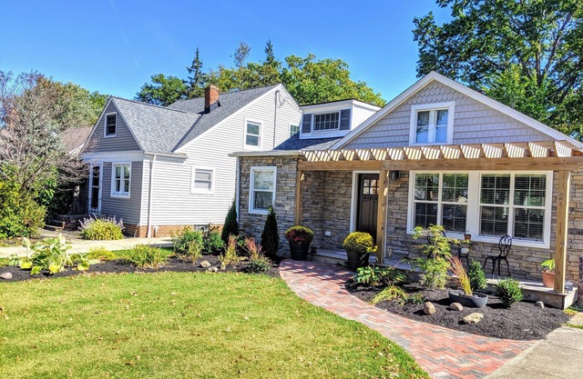 Modern industrial chic open concept home - 15 mins from Downtown