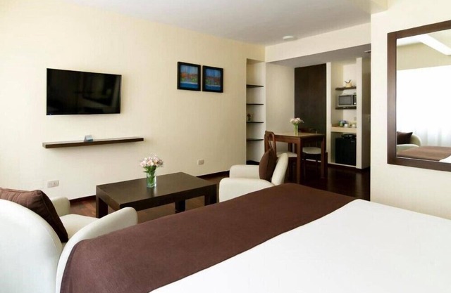 Modern Junior Suite for Weekend Getaway near Austral University