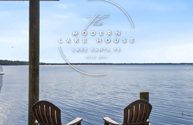 Modern LAKE HOUSE on Lake Santa Fe near Gville/UF