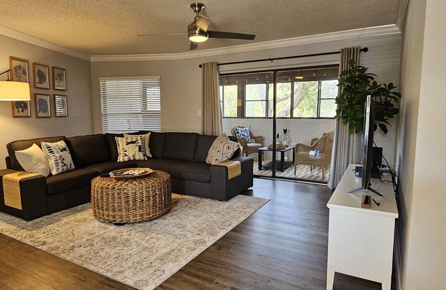 Modern Lake Tarpon Condo: King/Queen Beds, Work Desk & Monitors