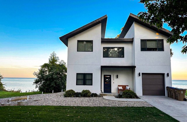 Modern Lakeside Villa