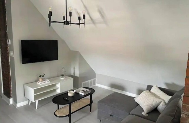 Modern Large Studio Apartment in Heart of Tremont.