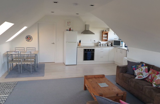 Modern, light, convenient, fully fitted space with sea views and spacious garden
