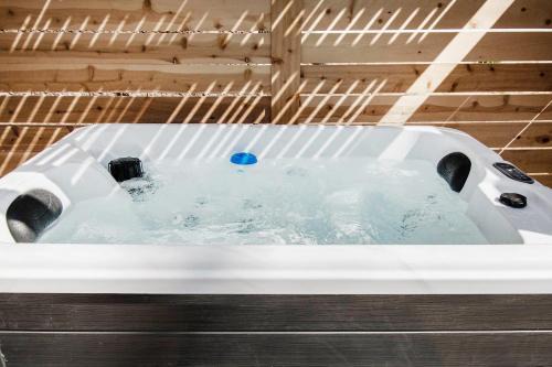 Modern Lux King Suite, cozy Hot tub & Central Omaha!