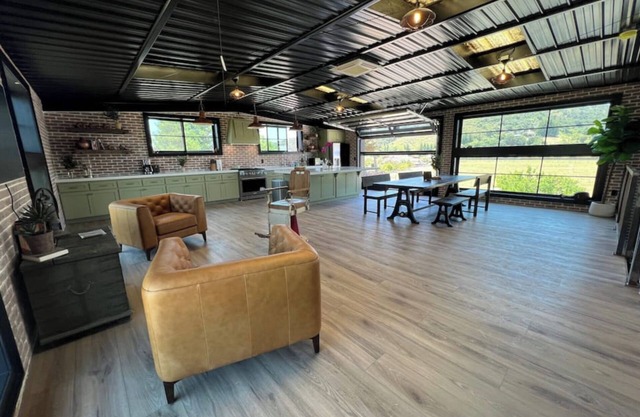 Modern Luxe Barn Loft with Hot Tub in Wine Country