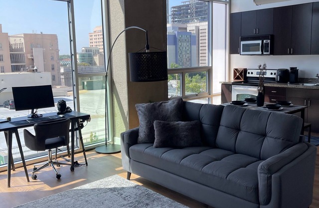 Modern Luxe Loft in Heart of Downtown | Ideal for long stays