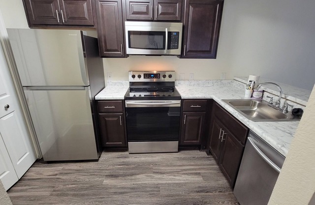 Modern luxury 1BR Suite with low country living