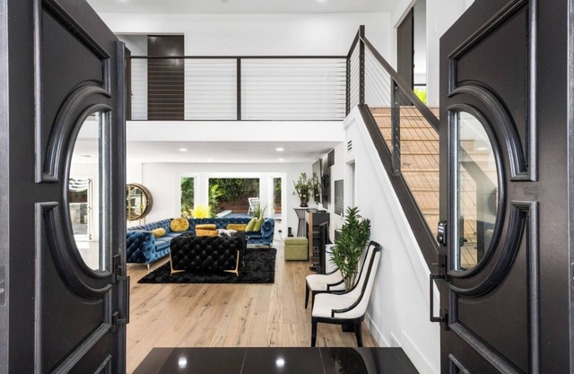 Modern Luxury 5 Bedrooms in Costa Mesa