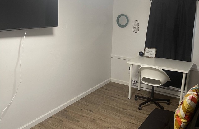 Modern Luxury Downtown Apartment-3 minutes from Eastern University