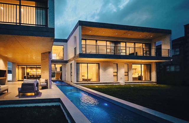 Modern luxury oceanfront Villa in Struisbaai near Southernmost Tip of Africa