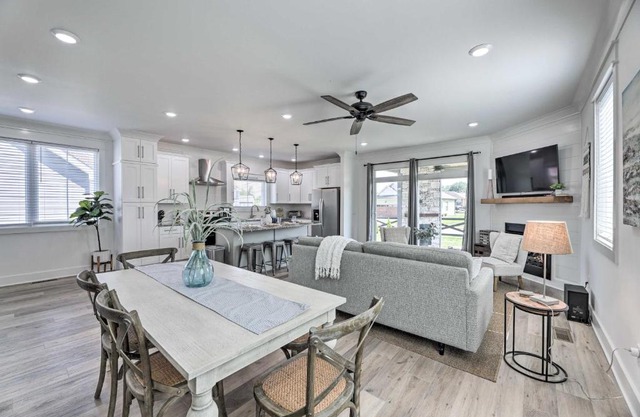 Modern Luxury Retreat Walk to Tims Ford Lake!