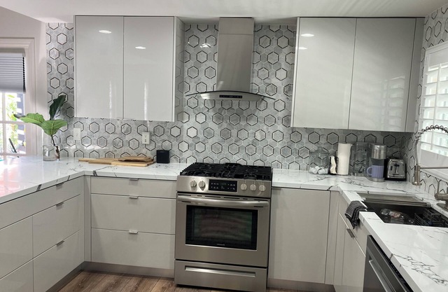 Modern Masterpiece property near golf course, Magic Mountain and down town.?