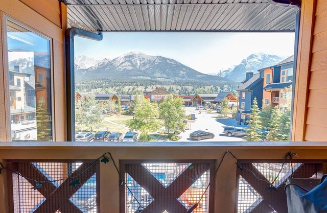 Modern Mountain View Condo in Prime Central Location: Bliss at Canmore Crossing!