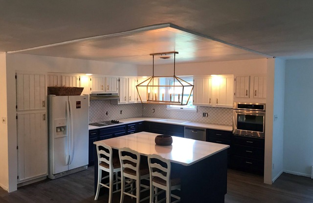 Modern nautical themed home steps from the beach, park, CMA and bars/restaurants