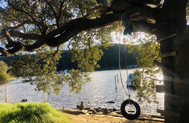 Modern.nVery comfortable, well equipped.nCreek side. nViews. nPeace and quiet!