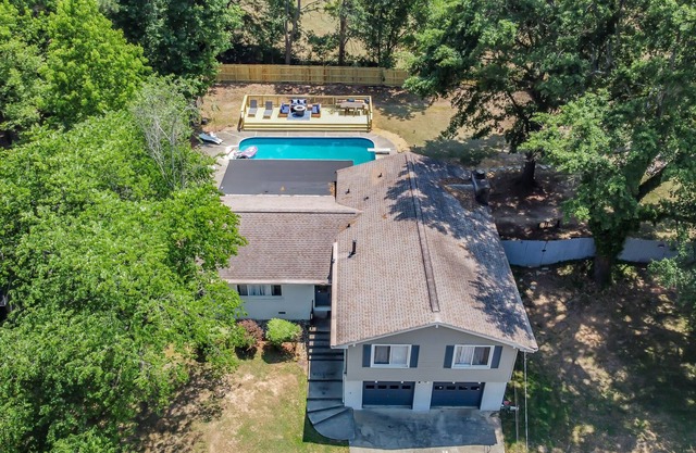 Modern Oasis at the W- ***LUXURIOUS HEATED POOL NOW OPEN***