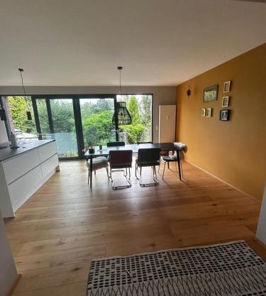 Modern oasis of peace with garden, top public transport