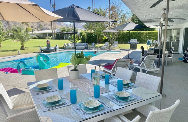 Modern Palm Springs Golf Course Property, 3 bedrooms,sleeps 6,pool/jacuzzi