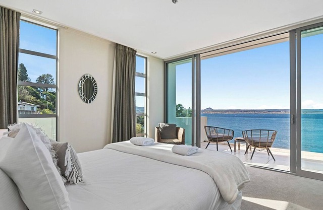 Modern Penthouse Apartment with the BEST Lake Views