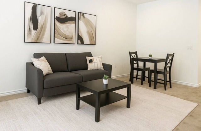 Modern Private Suite with Kind Bed, Kitchenette & Washer/Dryer - Las Vegas