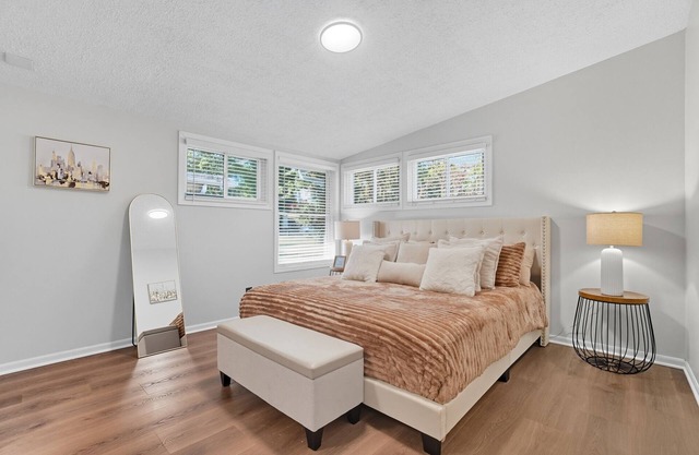 Modern Rustic Retreat | 5 Min to Airport