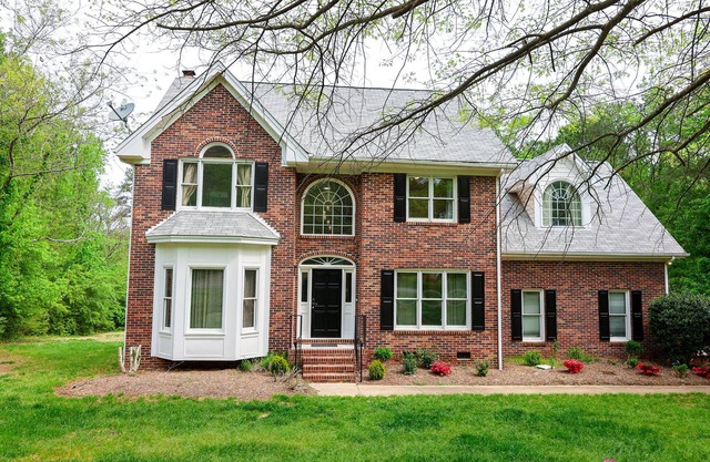 Modern secluded home minutes from DT Raleigh and NCstate