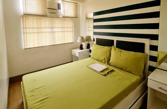 MODERN & SPACIOUS 2BR CONDO with Netflix & Pool Acess in San Juan Manila
