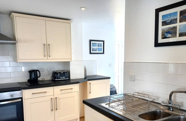 Modern, Spacious Apartment, Stunning Sea Views.
