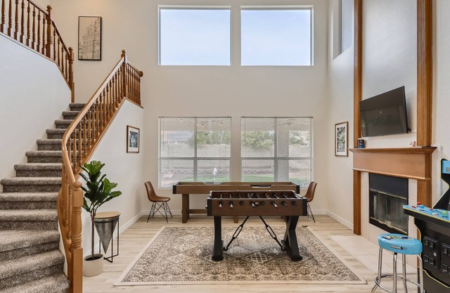 Modern Spacious Desert Getaway w/Hot Tub & Game Room