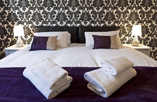 MODERN, SPECIOUS, CENTRAL LOCATION, 3 BEDROOMS , 2 BATHROOMS , FREE CAR PAR