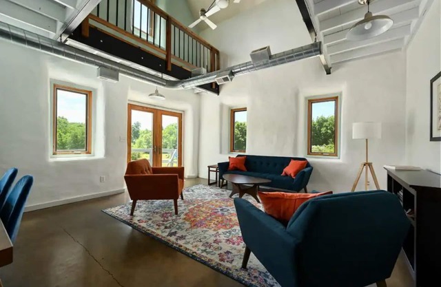 Modern Strawbale on 10 Private Acres