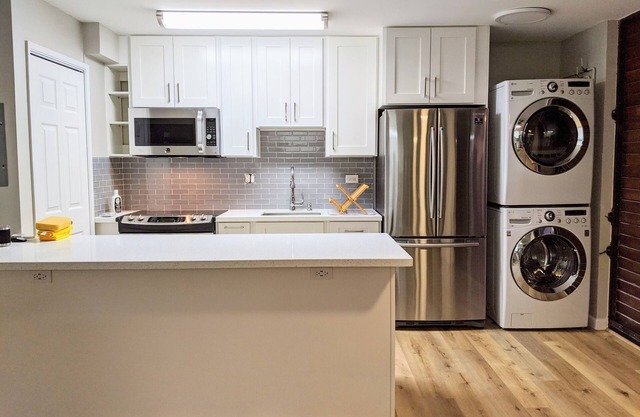 Modern Studio - Comforts at Camelot